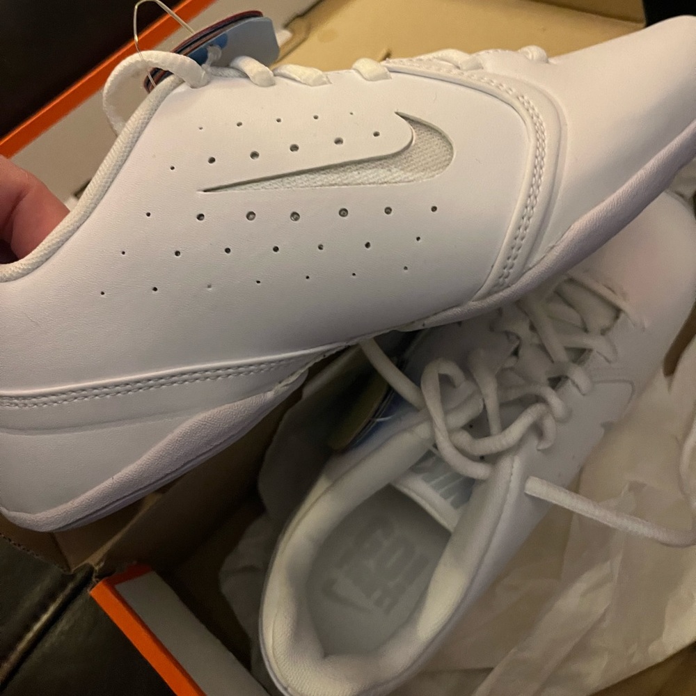 Nike sideline III brand new white cheer sneakers 7